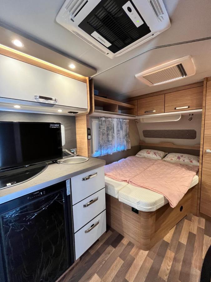 Lakokocsik A Tengerparton - Caravans At The Sandy Beach 普利拉卡 外观 照片