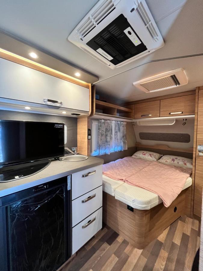 Lakokocsik A Tengerparton - Caravans At The Sandy Beach 普利拉卡 外观 照片
